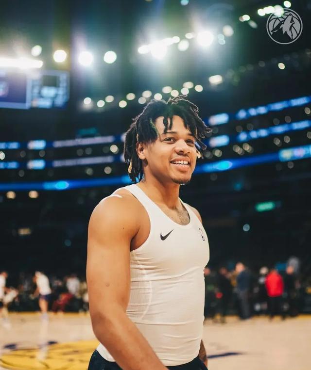 九游娱乐aap - Uzi新星战术调整表现惊艳，TL未来可期！