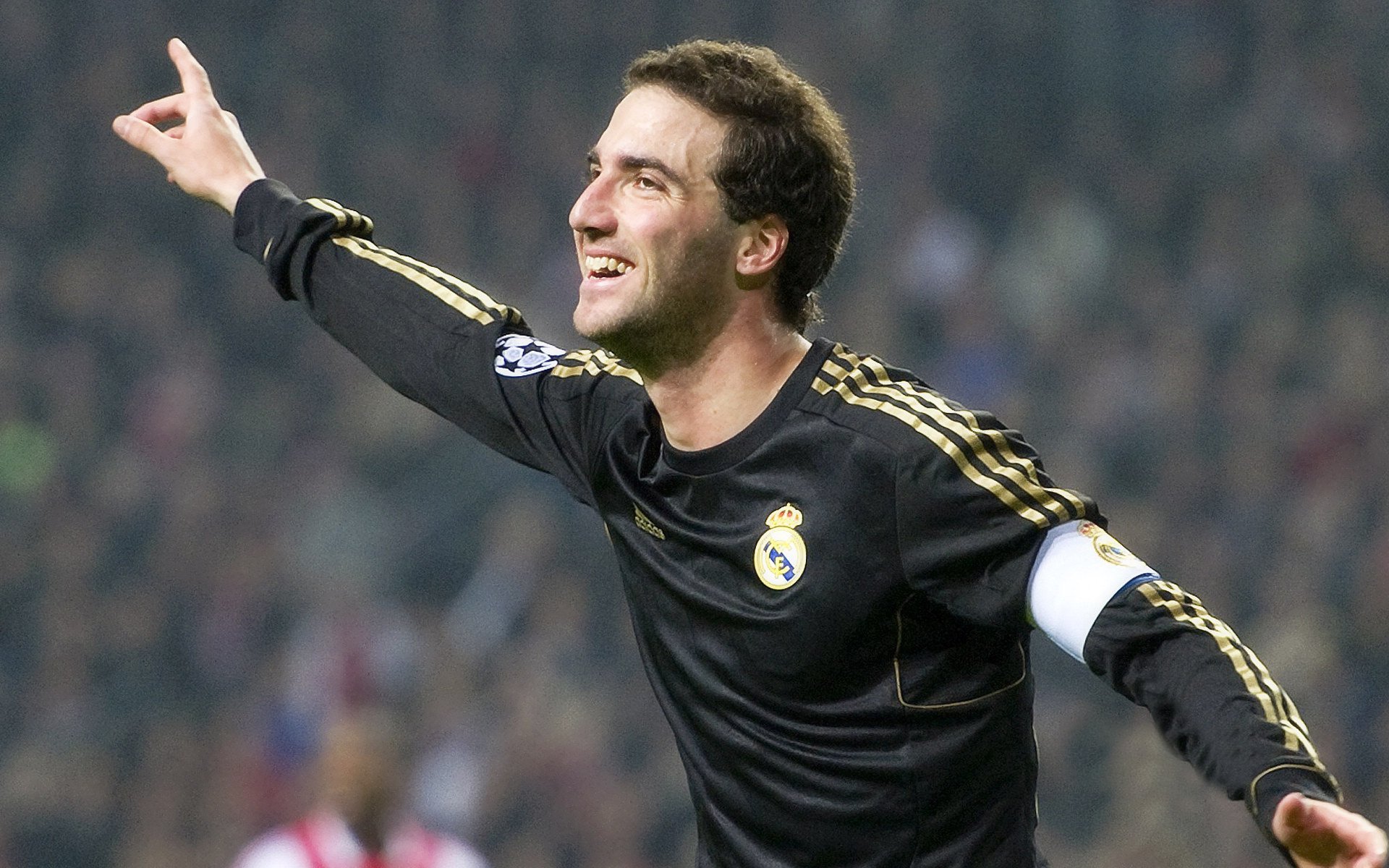 九游在线登录 -东契奇连续七场比赛得分超过高光表现，皇家马德里挑战极限！